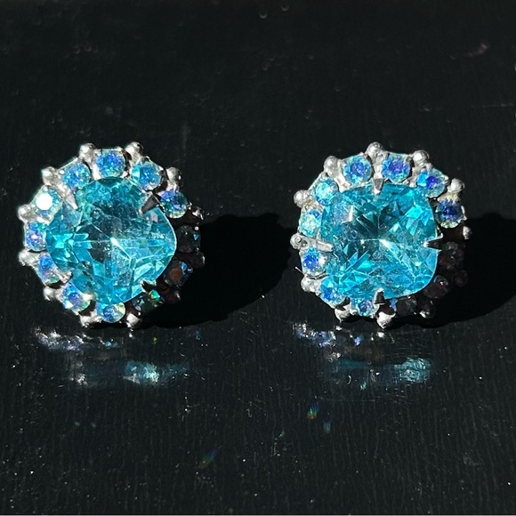 Sorrelli crystal earrings with blue cushion cut center halo stones surrounding. - Picture 1 of 5